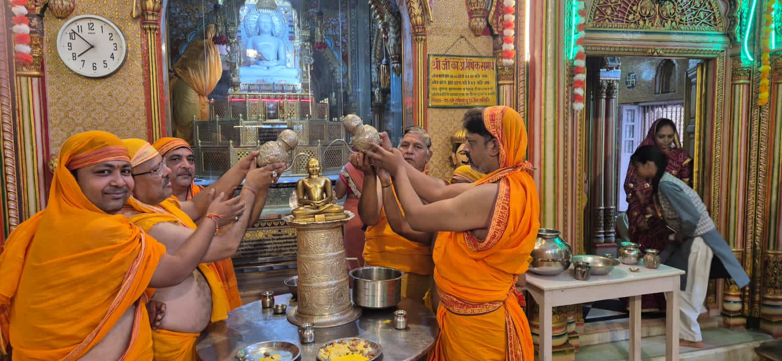 हाथरस में जैन समाज का दसलक्षण महापर्व हुआ प्रारंभ, अभिषेक, शांति धारा, पूजन और आरती के कार्यक्रमों में उमड़ी श्रद्धालुओं की भीड़