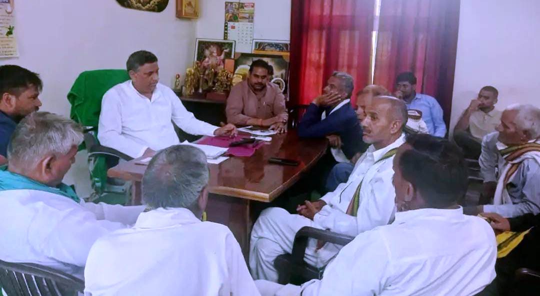 डीएपी-यूरिया की कमी से किसान त्रस्त, दर्जनों किसानों ने विधायक गुड्डू चौधरी से की मुलाकात
