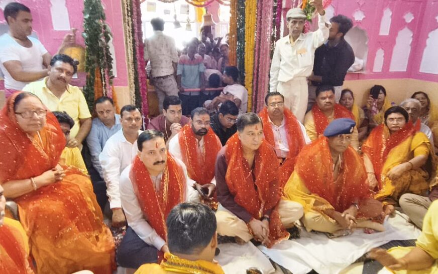 श्री दाऊजी महाराज मंदिर में हुआ धार्मिक अनुष्ठानों का आयोजन, जिला जज, डीएम-एसपी व भाजपा जिलाध्यक्ष ने पूजा-अर्चना की