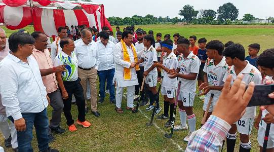 हाथरस में राष्ट्रीय खेल दिवस पर सांसद ने किया जिला स्तरीय खेल प्रतियोगिताओं का शुभारंभ