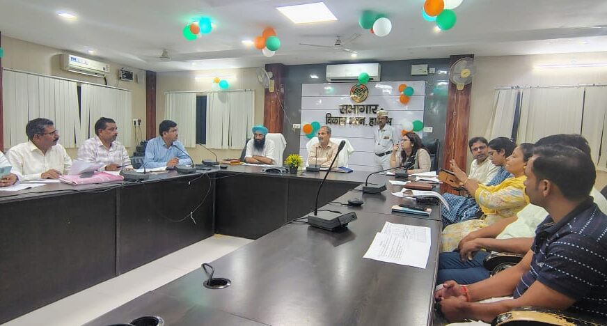 विकास भवन में स्वच्छता समिति की बैठक सम्पन्न, सीडीओ पीएन दीक्षित ने दिये निर्देश