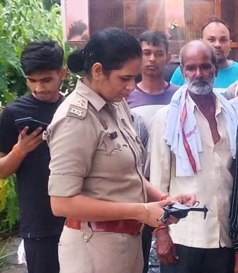 मुरसान रेलवे स्टेशन के पीछे ड्रोन मिलने पर इलाके में मची खलबली