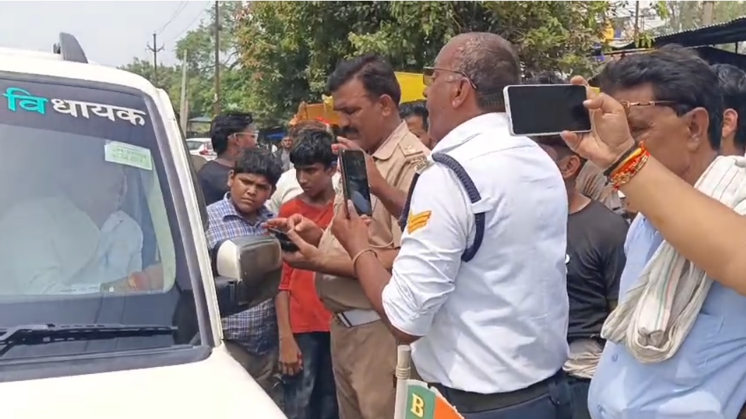 वसूली का विरोध करने पर भड़का था पुलिसकर्मी : तपेश, वायरल वीडियो को बताया आधा-अधूरा, पूरे मामले की जांच एएसपी को सौंपी