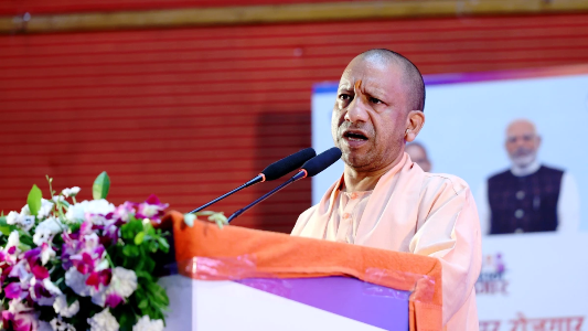सीएम योगी ने तीन दिवसीय रोजगार महाकुंभ का उद्घाटन किया, श्रम कानूनों में सुधार का ऐलान, विदेश में नौकरी पाने वाले युवाओं को नियुक्ति पत्र सौंपे, नौकरी करने वाले हर युवा को मिलेगी न्यूनतम वेतन की गारंटी