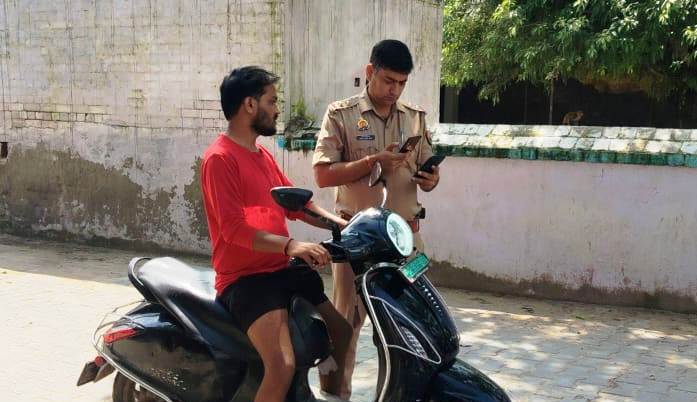 हसायन कोतवाली पुलिस ने चलाया जनजागरूकता अभियान, साइबर अपराध से बचाव के उपाय बताए