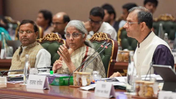 दिवाली से पहले केंद्र सरकार का बड़ा तोहफा, जीएसटी रिफॉर्म्स से दोगुना स्टॉक जुटाएंगे व्यापारी, 8 साल बाद जीएसटी में बड़ा सुधार, 0% और 40% स्लैब लागू, बाजार में लौटेगी रौनक, व्यापारियों ने पीएम और वित्त मंत्री का जताया आभार