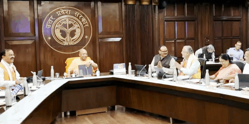 उपभोक्ताओं को दिवाली पर मुफ्त मिलेगा सिलेंडर, लखनऊ में हुई कैबिनेट की बड़ी बैठक, सेमी कंडक्टर इकाई में होगा 3700 करोड़ का निवेश, छूटे छात्रों को मिलेगी छात्रवृत्ति, आगरा-लखनऊ एक्सप्रेसवे को गंगा एक्सप्रेसवे से जोड़ेगा लिंक एक्सप्रेस-वे, बैठक में 22 प्रस्तावों को मिली मंजूरी
