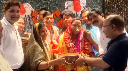 जिला पंचायत अध्यक्ष सीमा उपाध्याय का जन्मदिवस धूमधाम से मनाया
