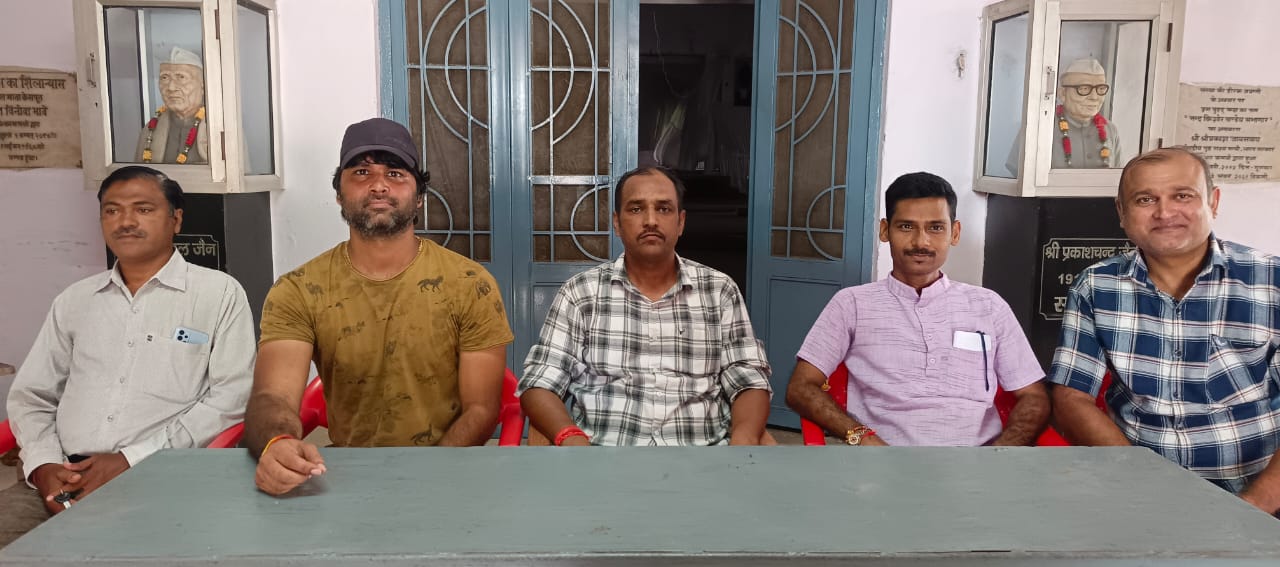 सासनी : पुरातन छात्र परिषद द्वारा केएल जैन इंटर कॉलेज के सेवानिवृत्त शिक्षकों का सम्मान समारोह कल