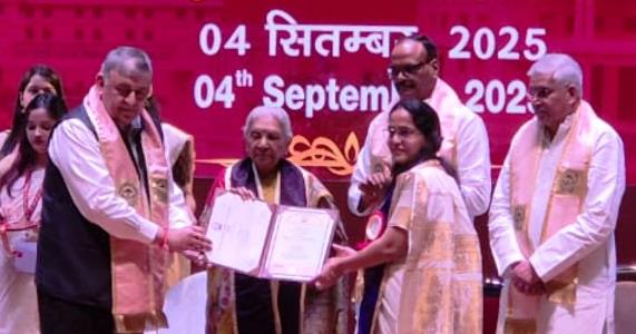 सादाबाद की बहू को डॉ भारती त्यागी को लखनऊ में मिला रजत पदक