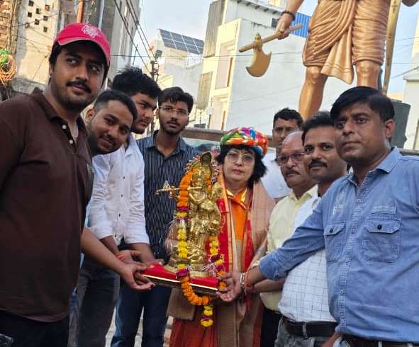 राज्य मंत्री प्रतिभा शुक्ला के हाथरस आगमन पर हुआ भव्य स्वागत
