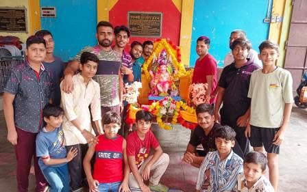 सिकंदराराऊ : राधा कृष्ण मंदिर से निकला भव्य गणेश उत्सव, बैंड बाजे और गुलाल के साथ हुआ विसर्जन