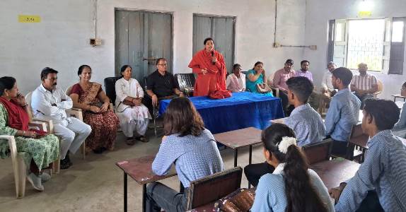 योग अभ्यास से रोगों को दूर करने का दिया संदेश, विदुषी साध्वी देवादीती ने बताए कपालभाति प्राणायाम के फायदे