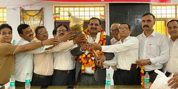 उत्तर प्रदेश बार काउंसिल के सदस्य एवं उच्च न्यायालय लखनऊ के अधिवक्ता का हाथरस में हुआ स्वागत