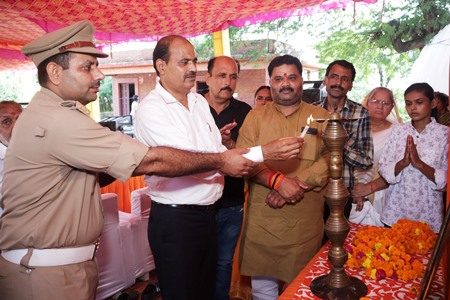 दाऊजी मेले के रिसीवर कैंप में यातायात नियमों और सड़क सुरक्षा पर विशेषज्ञों ने दी विस्तृत जानकारी