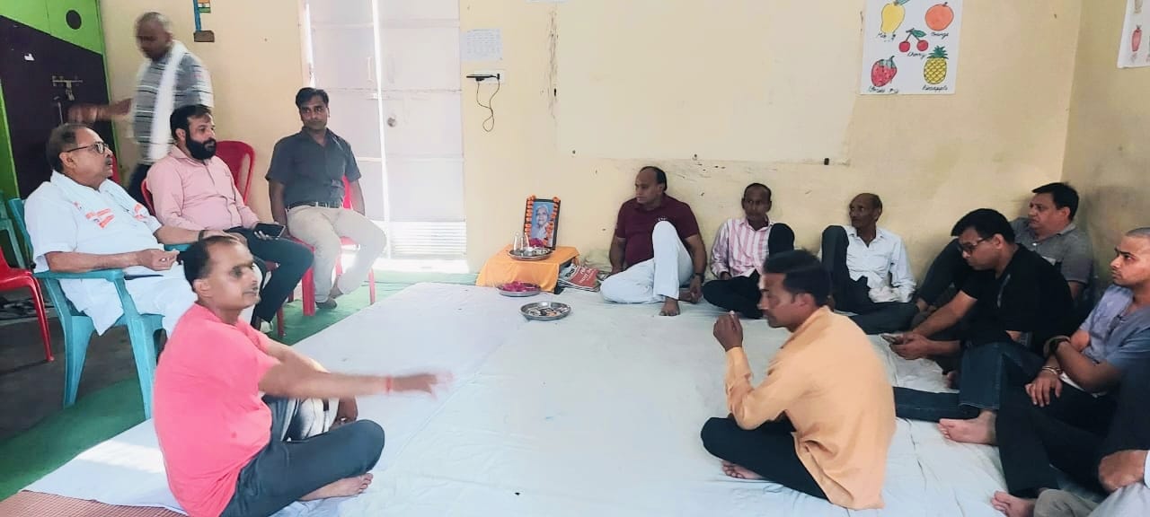 सिकंदराराऊ : टैगोर स्कूल की संस्थापिका के निधन पर शोक, विधायक वीरेंद्र सिंह राणा ने परिवार से मिलकर व्यक्त की संवेदना