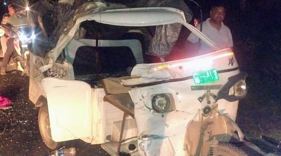 अज्ञात वाहन की टक्कर से टेंपो में सवार पांच लोग घायल, मथुरा-बरेली मार्ग पर गांव बरामई के निकट हुआ हादसा
