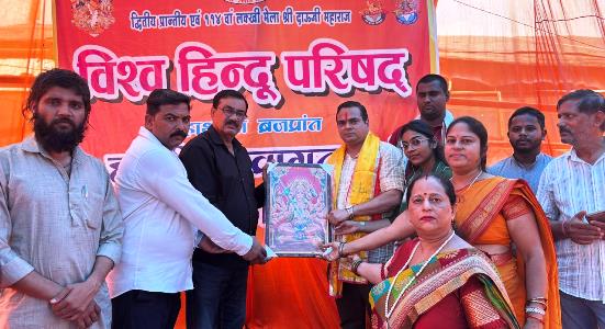 विश्व हिंदू परिषद के शिविर में छात्र-छात्राओं का सम्मान समारोह आयोजित