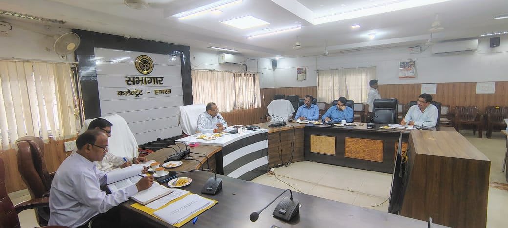 हाथरस में निर्वाचक नामावलियों के पुनरीक्षण हेतु अधिकारियों का प्रशिक्षण आयोजित, नामावली में पारदर्शिता और शुद्धता सुनिश्चित करने का निर्देश