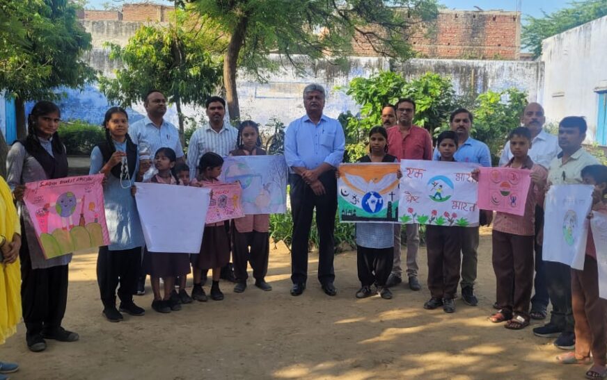 सासनी : विद्यापीठ इंटर कॉलेज में ‘एक भारत – श्रेष्ठ भारत’ विषय पर पोस्टर प्रतियोगिता आयोजित