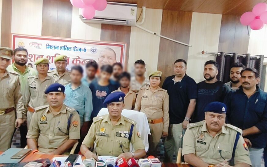हाथरस पुलिस ने एक करोड़ रुपये के साइबर फ्रॉड गिरोह का भंडाफोड़ किया, जनता को लालच देकर ठगी करने वाले छह शातिर गिरफ्तार, सीबीआई अफसर बनकर फंसाता था गिरोह