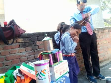 जादूगर ने बच्चों को पर्यावरण सुरक्षा और जल संरक्षण का संदेश दिया, रेड क्रॉस सोसाइटी के सहयोग से अक्रूर बाल विद्यालय में हुआ कार्यक्रम