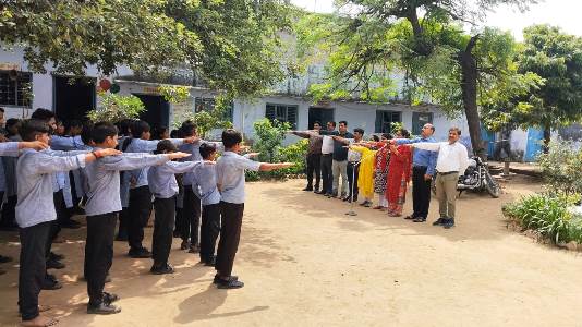 सासनी : विद्यापीठ इंटर कॉलेज में छात्र-छात्राओं को दिलाई स्वच्छता की शपथ