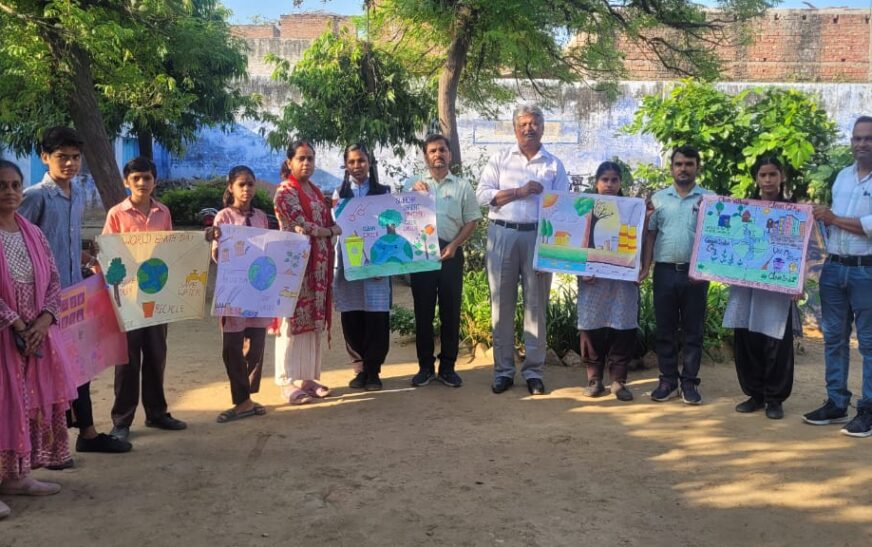 सासनी : विद्यापीठ इंटर कॉलेज में स्वच्छता सेवा के अंतर्गत पोस्टर प्रतियोगिता का हुआ आयोजन