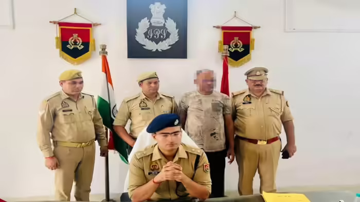CID बनकर डॉक्टर के क्लिनिक में घुसा फर्जी IPS ऑफिसर, डॉक्टर के पिता से 10 लाख रुपये ठगे, पुलिस ने धर दबोचा