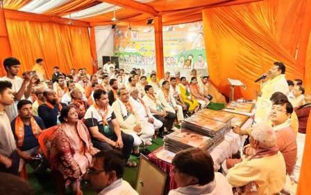 श्री दाऊजी मेला में भारतीय जनता पार्टी के शिविर का उद्घाटन सांसद और सदर विधायक ने किया