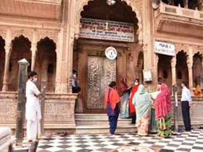 मथुरा के बांके बिहारी मंदिर का 54 साल बाद खुलेगा खजाना, मंदिर की संपत्ति होगी सार्वजनिक, वीआईपी दर्शन होंगे बंद, मंदिर की सुरक्षा में रिटायर्ड सैनिक होंगे तैनात, कमिटी ने दी मंजूरी