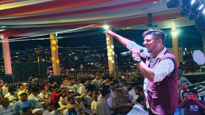 दाऊजी मेले में एंडी जाट ने गाया ‘रालोद आई रे’ गाना, युवाओं ने झूमकर लिया आनंद, केंद्रीय मंत्री जयंत चौधरी, कार्यक्रम संयोजक ने सफाई दी
