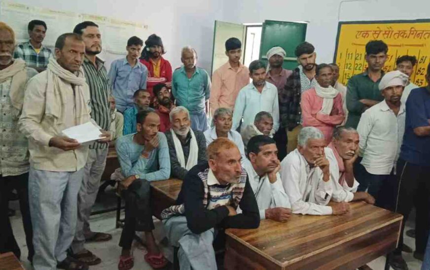 हसायन : बदनपुर में चकबंदी प्रक्रिया में नवनिर्मित चकों के भू चित्र का अनुमोदन, पूर्ण ग्रामीणों ने जताई संतुष्टि