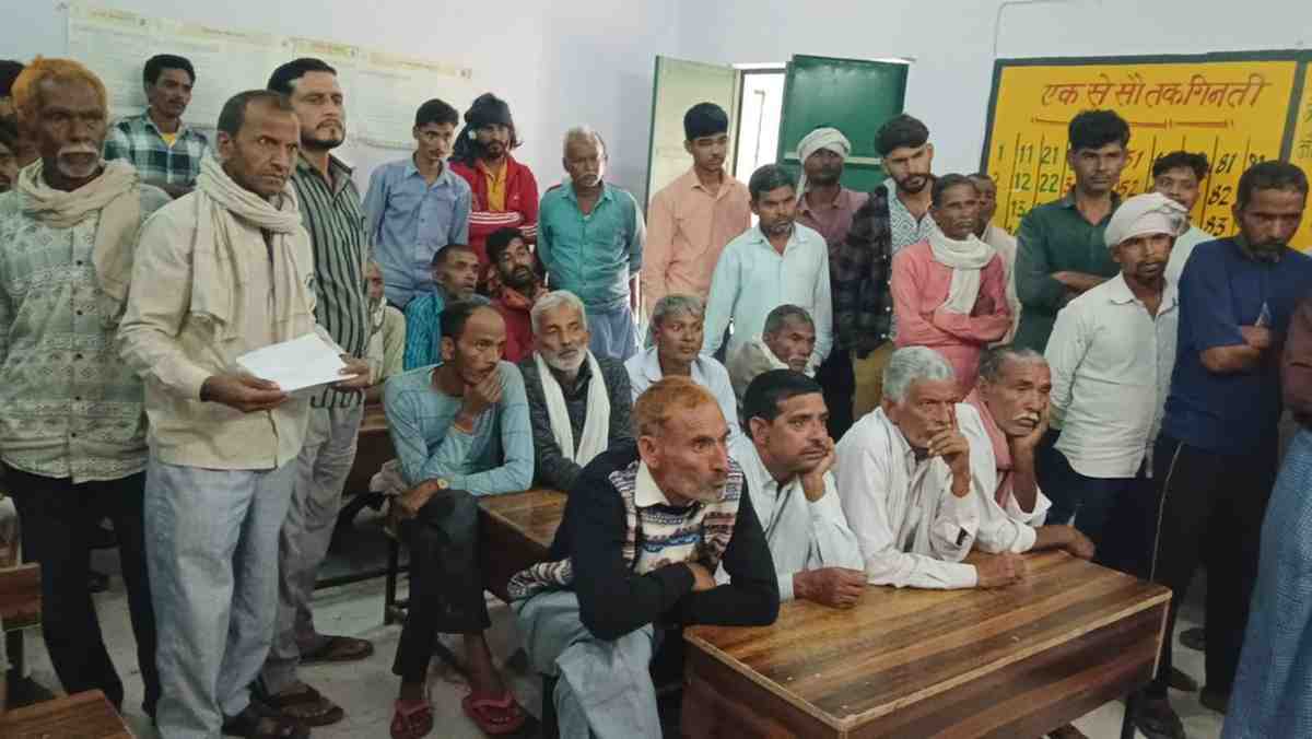 हसायन : बदनपुर में चकबंदी प्रक्रिया में नवनिर्मित चकों के भू चित्र का अनुमोदन, पूर्ण ग्रामीणों ने जताई संतुष्टि