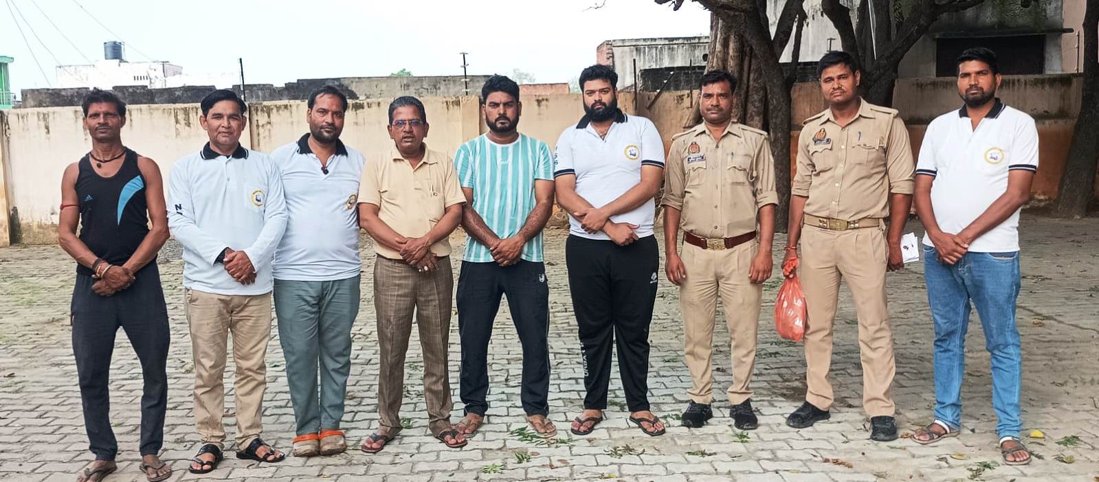 हाथरस में समाजसेवियों ने अज्ञात शव का धार्मिक रीति-रिवाज से किया दाह संस्कार