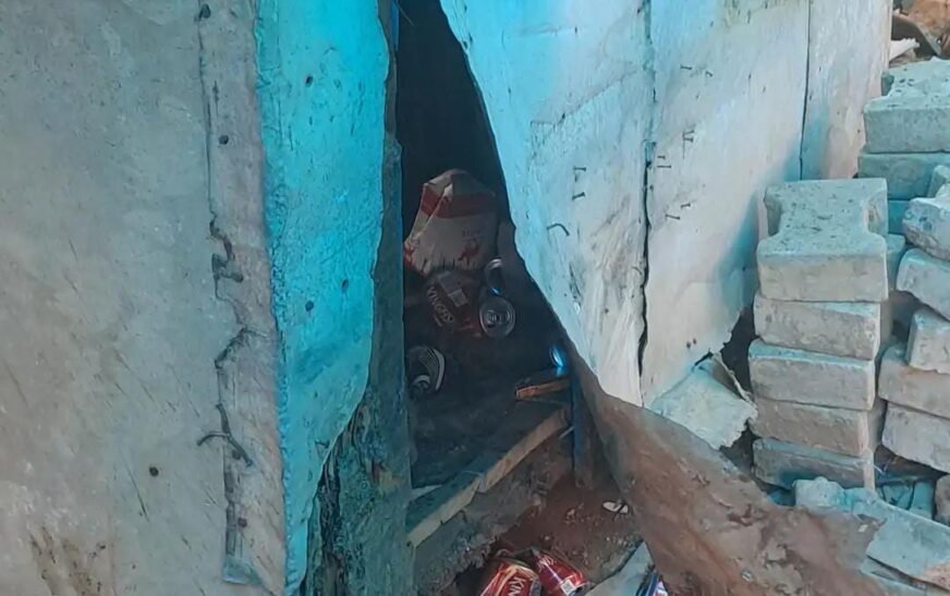 सादाबाद : बदमाशों ने दो दुकानों में किया हाथ साफ, हजारों की नगदी, सामान आदि किया पार, पुलिस जांच में जुटी