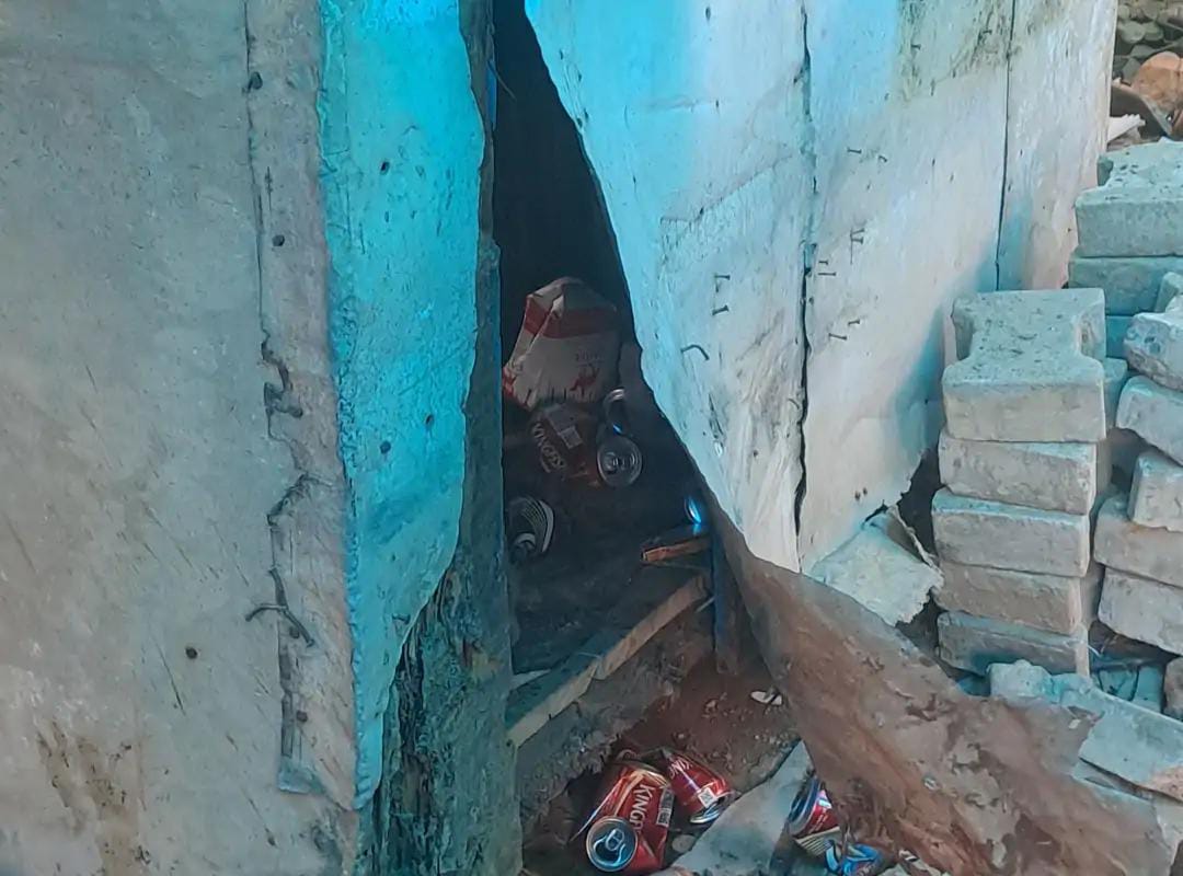 सादाबाद : बदमाशों ने दो दुकानों में किया हाथ साफ, हजारों की नगदी, सामान आदि किया पार, पुलिस जांच में जुटी
