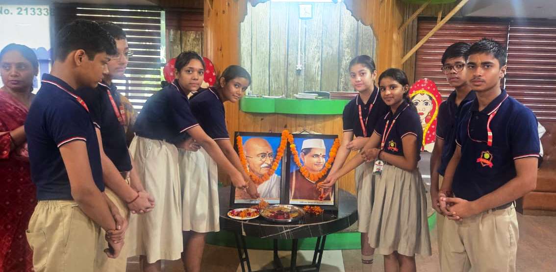एबीजी गुरुकुलम में महात्मा गांधी और लाल बहादुर शास्त्री को श्रद्धांजलि दी