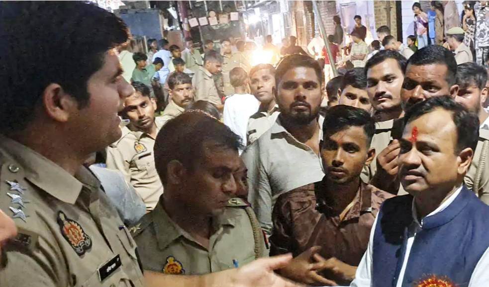 काली मेले में डीजे को लेकर विवाद, डीजे पर रोक लगाने के बाद भी काली मेले में डीजे बजाने की थी तैयारी, एसडीएम व सीओ पहुंचे