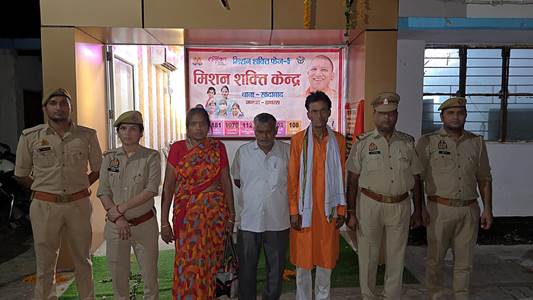 सादाबाद पुलिस की मिशन शक्ति टीम ने दिखाई संवेदनशीलता, नशे में धुत युवक की बचाई जान, परिजनों को लौटाए 2.5 लाख रुपये