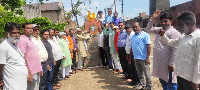 हाथरस में कांग्रेस कमेटी ने गांधी-शास्त्री जयंती पर आयोजित किया कार्यक्रम, विचार गोष्ठी में महापुरुषों के जीवन पर डाला प्रकाश