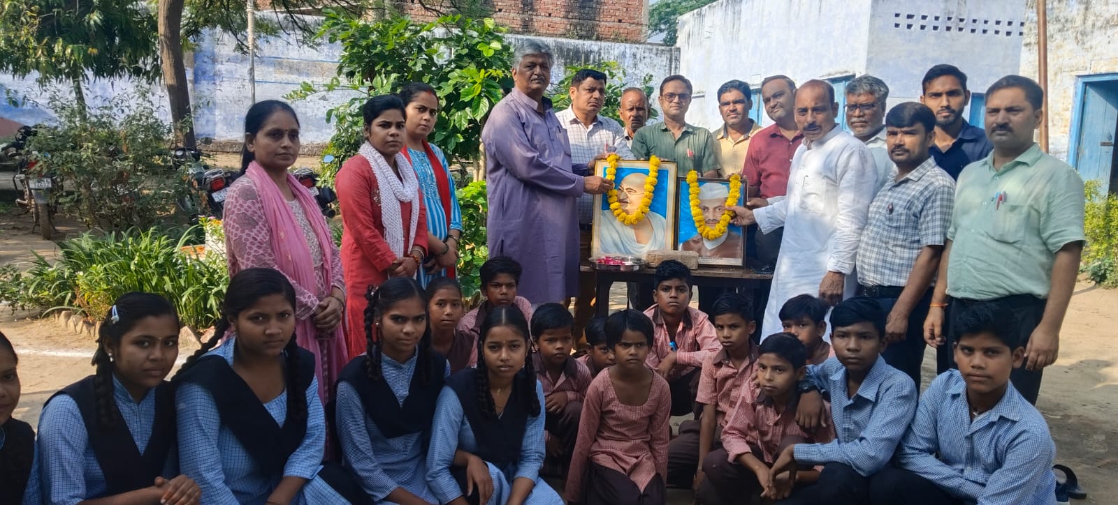सासनी : विद्यापीठ इंटर कॉलेज मे मनाई महात्मा गाँधी व लाल बहादुर शास्त्री की जयंती