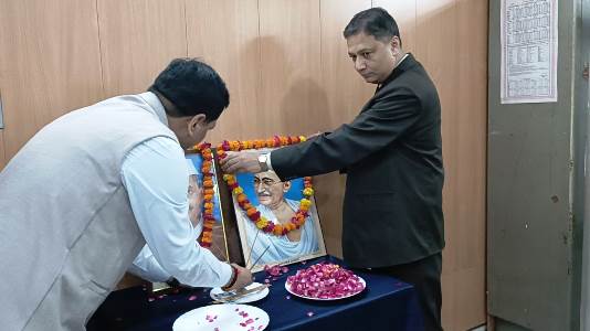 जनपद न्यायालय में गांधी जयंती पर माल्यार्पण एवं विचार गोष्ठी का हुआ आयोजन