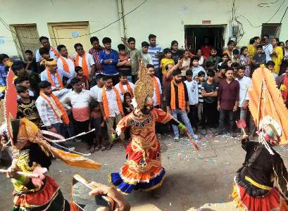 काली स्वरूपों ने दिखाए अद्भुत करतब, श्री रामलीला समिति के तत्वाधान में काली शोभायात्रा का हुआ आयोजन, आठ काली मंडलों ने लिया भाग, पुलिस प्रशासन रहा चौकन्ना