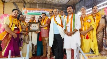 ब्रज कला केन्द्र में विजयदशमी पर्व पर हुआ कवि सम्मेलन का आयोजन, कार्यकारिणी शपथ ग्रहण भी हुआ