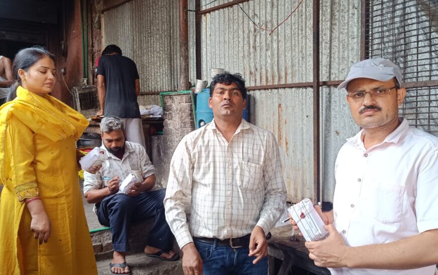 खाद्य सुरक्षा विभाग की बड़ी कार्रवाई, हाथरस में कई मिठाई और किराना दुकानों पर छापेमारी, दूषित मिठाइयाँ कराई नष्ट
