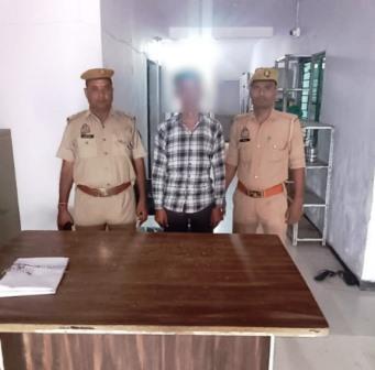 चूड़ियों की दुकान पर फब्तियां कसने वाले शोहदे को गिरफ्तार किया