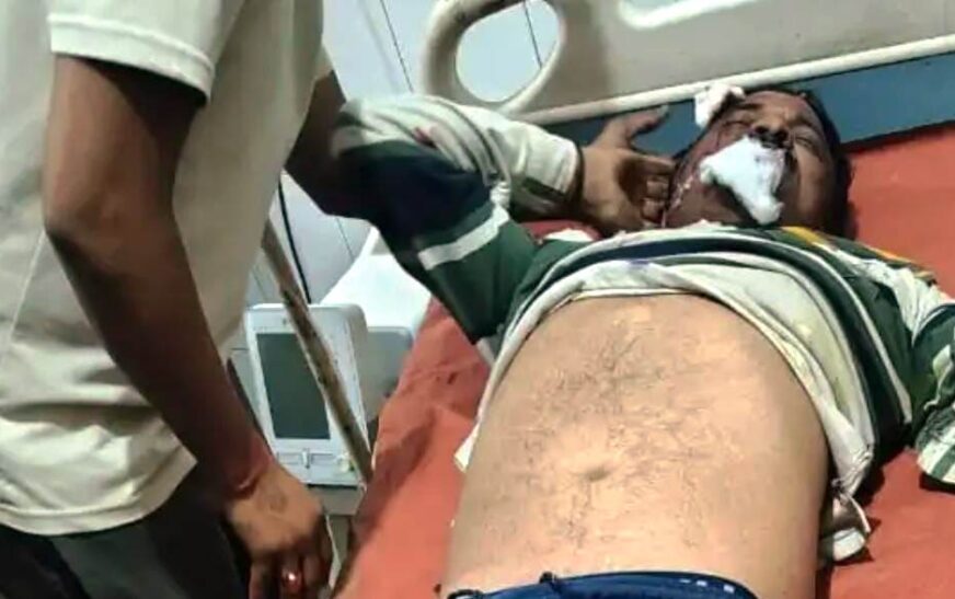 सादाबाद : स्कूटी सवार भाजपा नेता दुर्घटना में घायल, आगरा बाईपास पर स्कूटी के सामने कुत्ता आ जाने से हुआ हादसा