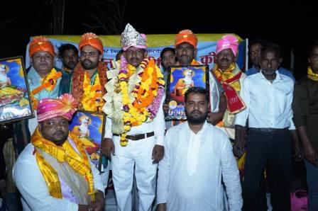 सभासद अभिषेक राज के नेतृत्व में वाल्मीकि मेला कमेटी का हुआ स्वागत, वितरित की प्रसादी