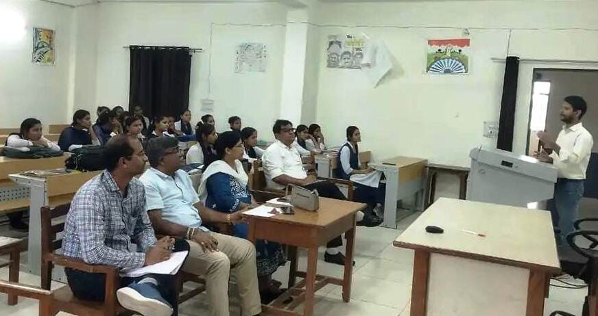 सादाबाद : साइबर अपराध जागरुकता एवं महिला सुरक्षा पर जोर, राजकीय महाविद्यालय में मिशन शक्ति और सड़क सुरक्षा जागरूकता कार्यक्रम का आयोजन